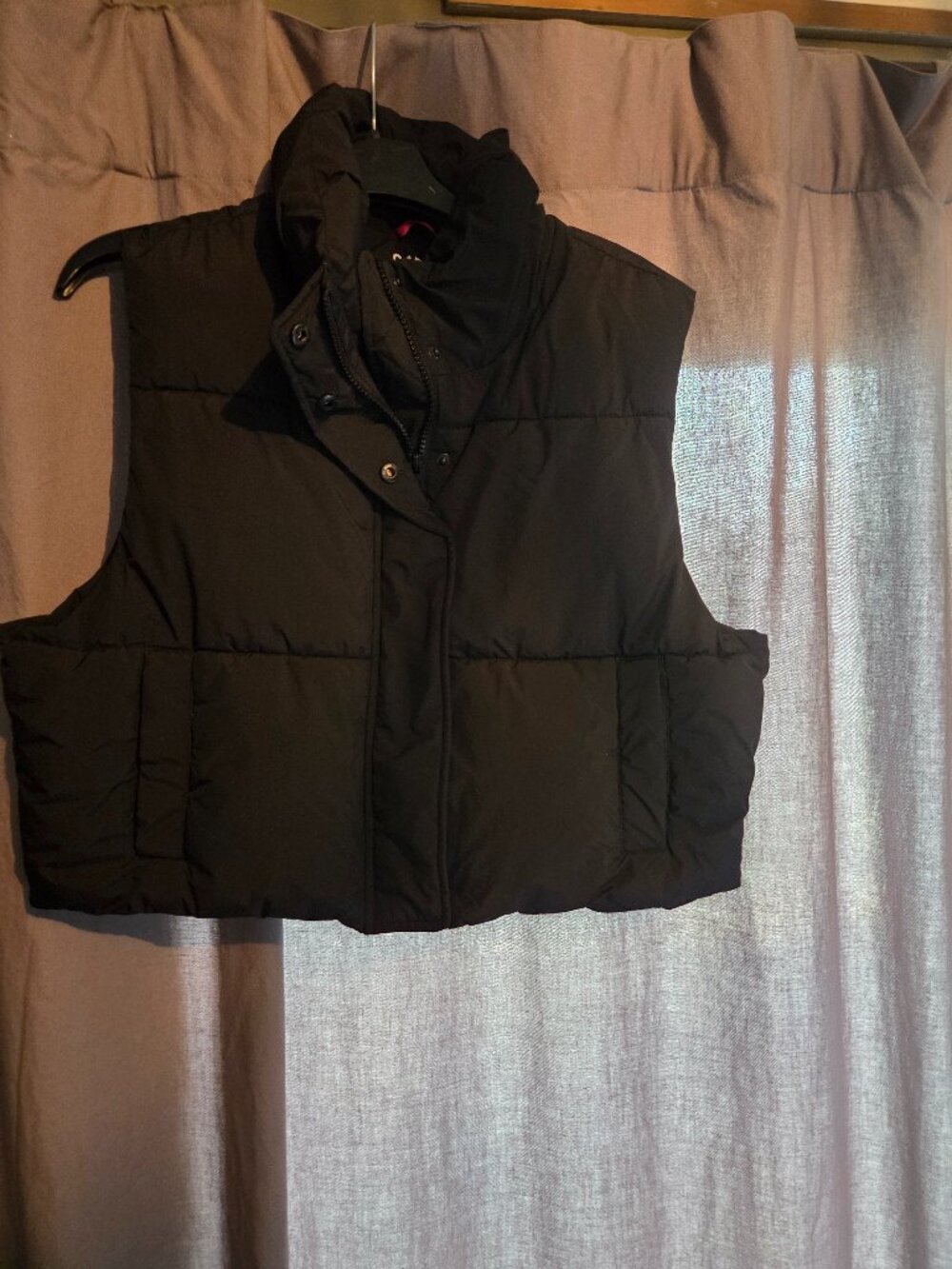 Garage NEW Women’s Mini Cropped Puff Vest Size M Black